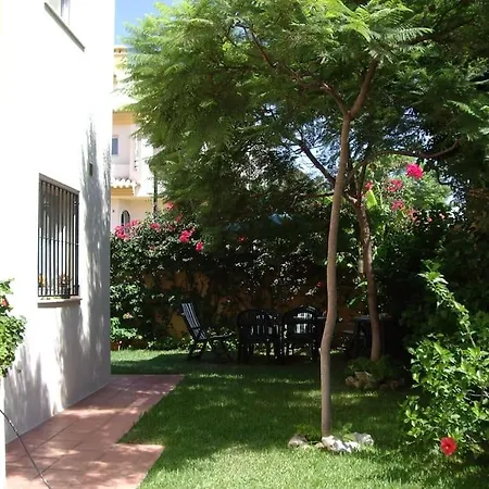 Bonita Casa En La Playa Con Jardin Marbella