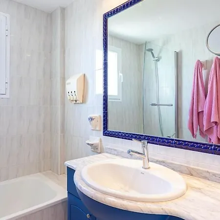 Bonita Casa En La Playa Con Jardin Nyaraló Marbella