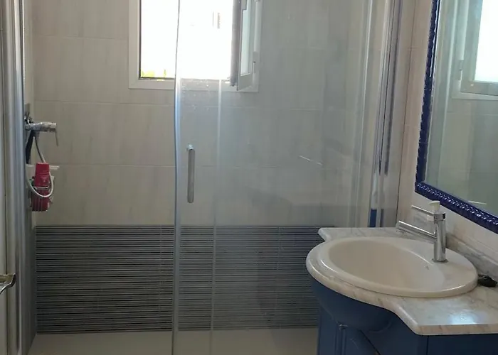 Bonita Casa En La Playa Con Jardin Tatil Evi Marbella