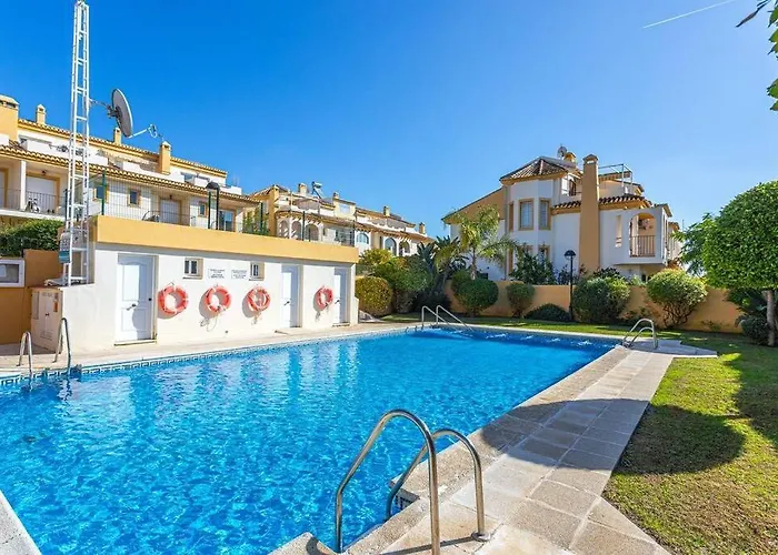 Bonita Casa En La Playa Con Jardín * Marbella